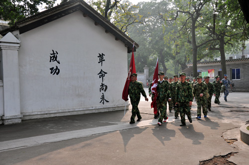 10公里野外拉練，我們終于到達目的地，黃埔軍校舊址